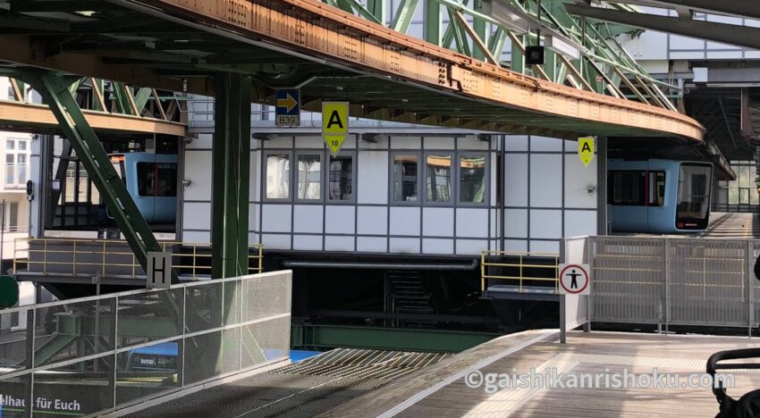 ヴッパータール空中鉄道　折り返しの様子