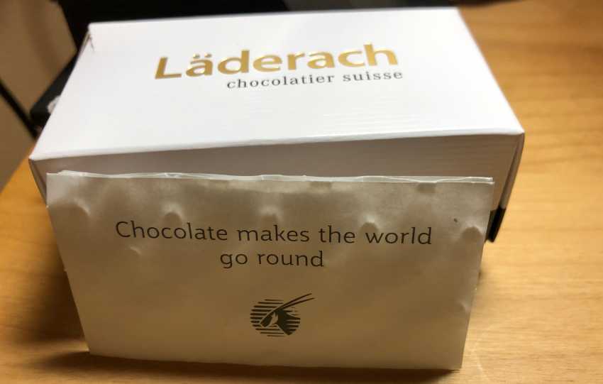 カタール航空ビジネスクラスQsuite ドーハ～羽田のフライトでもらったLäderach（レダラッハ）のチョコレート