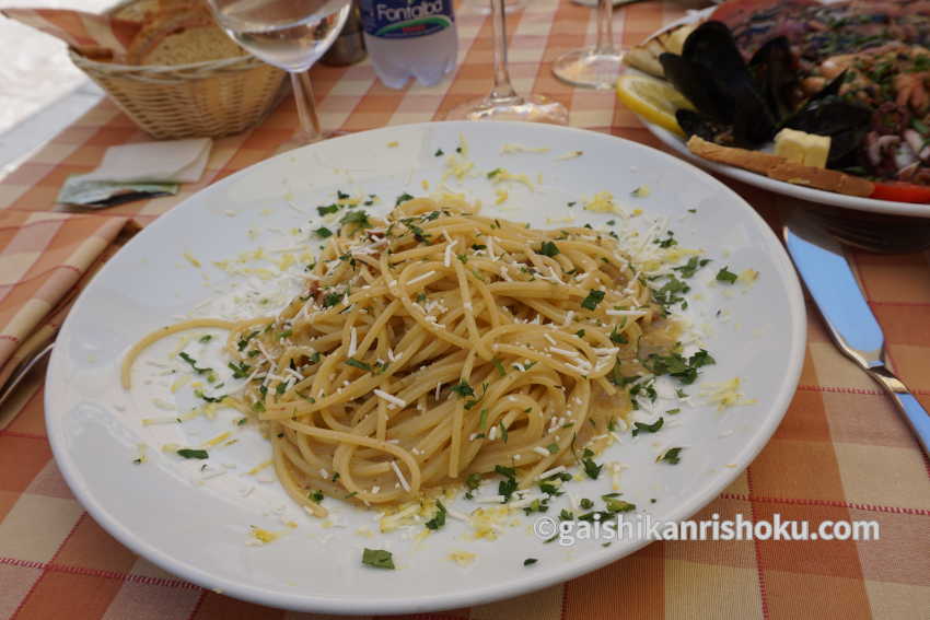 シチリア島・タオルミーナのレストランで食べたウニのパスタ