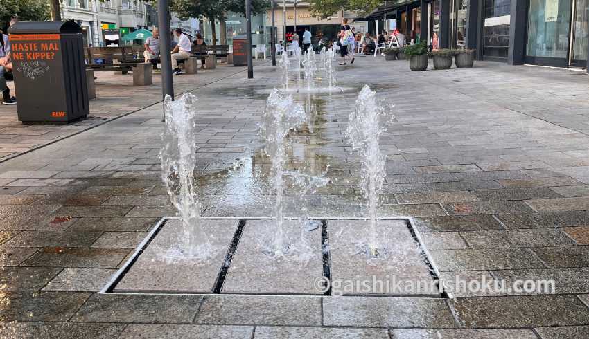 ヴィースバーデンの街中で湧き出る温泉 