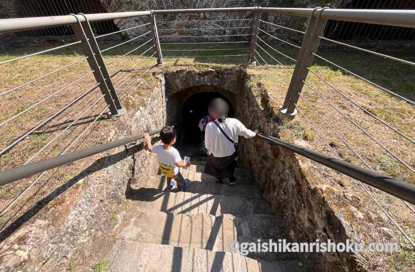 ルクセンブルクのボックの砲台　地下要塞へと降りる階段