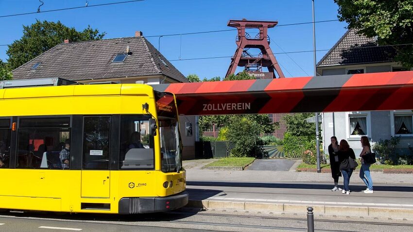 ツォルフェアアイン炭鉱業遺跡群の最寄り駅