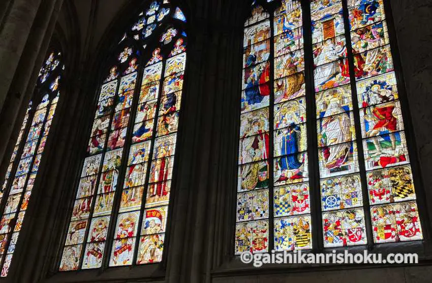 ケルンの大聖堂を形どった楽譜のポスター 額縁あり たのメル