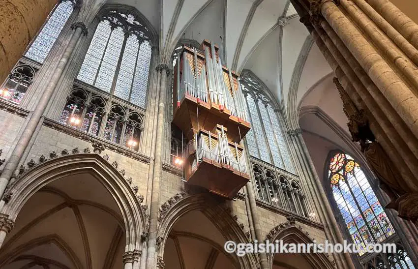 ケルン大聖堂 最大級のゴシック建築と高さ157mの尖塔が特徴の世界遺産