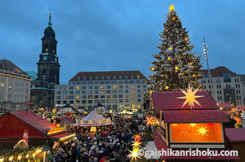 ドレスデンのクリスマスマーケット シュトリーツェルマルクトの会場風景